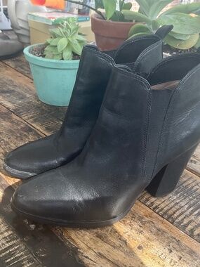 Michael Kors black leather boots,71/2.